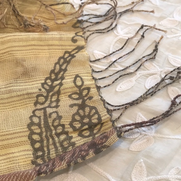 Subtle Luxury Green Spun Scarf - Picture 7 of 10